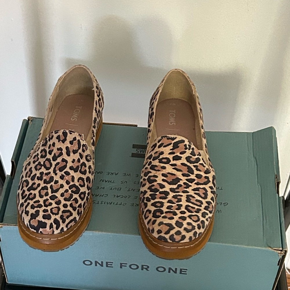 Toms Brown Tan Flats Comfortable Loafers